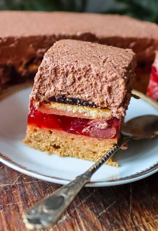 Aromatyczne Wiśniowo-Czekoladowe Cappuccino z Delicjami – Pyszny Słodki Przysmak na Każdą Porę Dnia