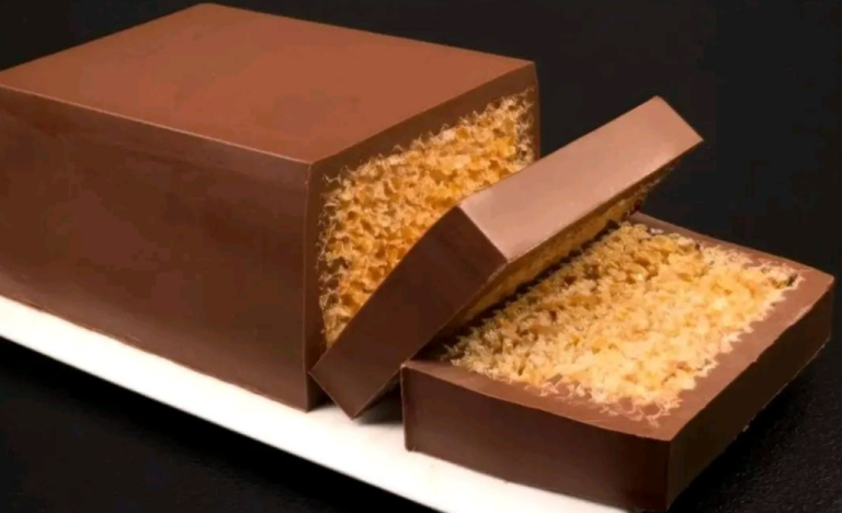 Tort waflowy czekoladowy inspirowany KitKat