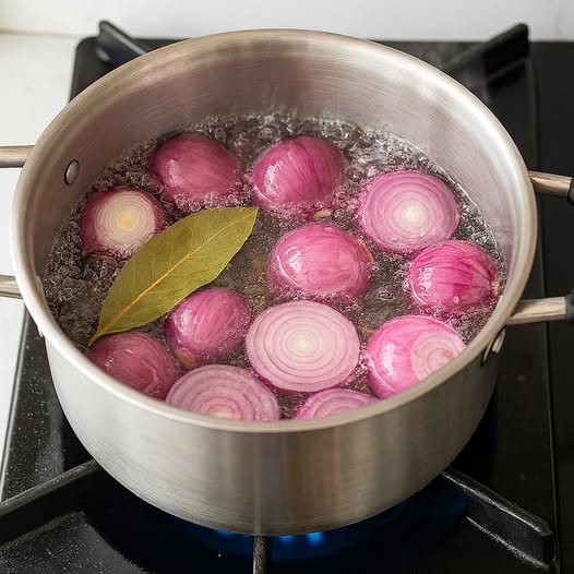 Cebula i liście laurowe na kaszel – oczyść płuca w 3 dni!