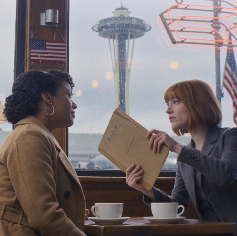 MOI RODZICE ROZPIESZCZALI MOJĄ SIOSTRĘ, NAZWALI MNIE „SILNĄ”, A NASTĘPNIE POJAWILI SIĘ W MOIM MIESZKANIU W SEATTLE Z WALIZKAMI — DOPÓKI VANESSA NIE ZADZWONIŁA I NIE WYSZEPTAŁA: „ROZMAWIAJĄ LUDZIOM, ŻE ZROBIŁAŚ COŚ NIEWYBACZALNEGO”.