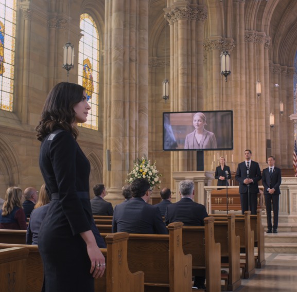 Na pogrzebie mojego taty moja szwagierka ogłosiła, że ​​mój mąż odziedziczy firmę i 600 milionów dolarów. W sali zapadła głucha cisza – a w tej ciszy niemal słyszałam śmiech taty…