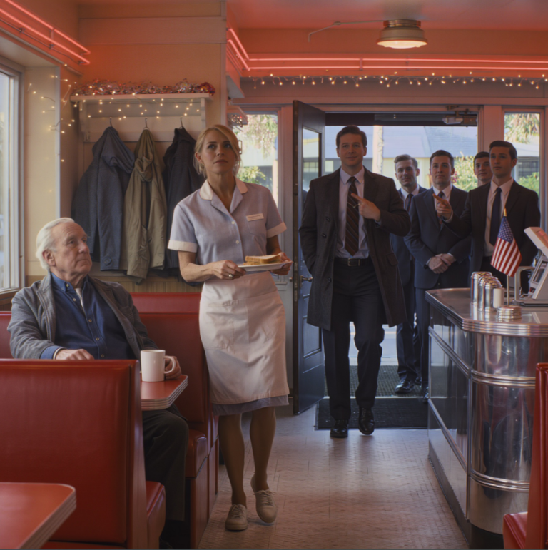 W wieku 60 lat, kelnerka, zdradzona… aż do dnia, w którym wszystko się zmieniło.