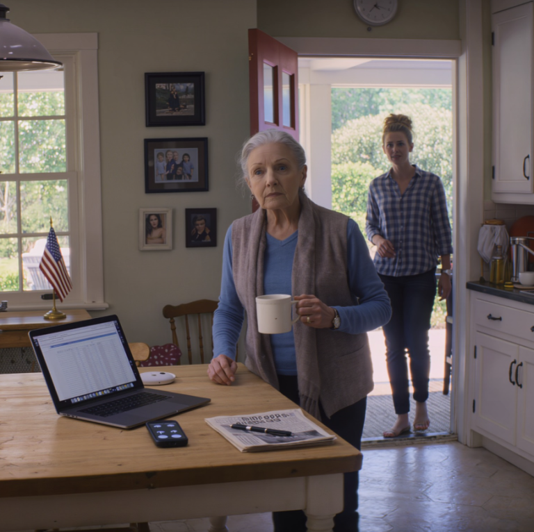 „Mamo, nie teraz – dorośli rozmawiają”. Płaciłam za wszystko przez 15 lat… Potem anulowałam wszystkie karty z dnia na dzień – a w sądzie sędzia spojrzał na mojego syna i powiedział: „Jedyną osobą, przed którą potrzebuje ochrony… jesteś ty”.